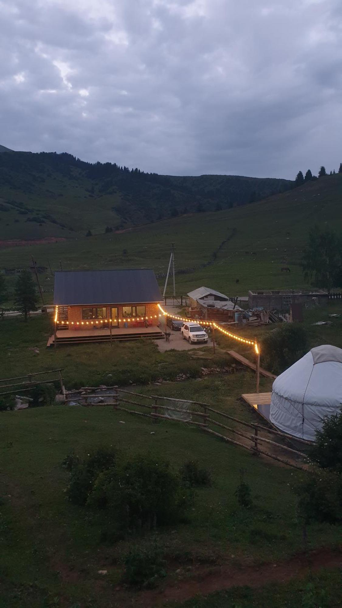 Mine Hostel Dzhergalan Jyrgalan Exterior photo